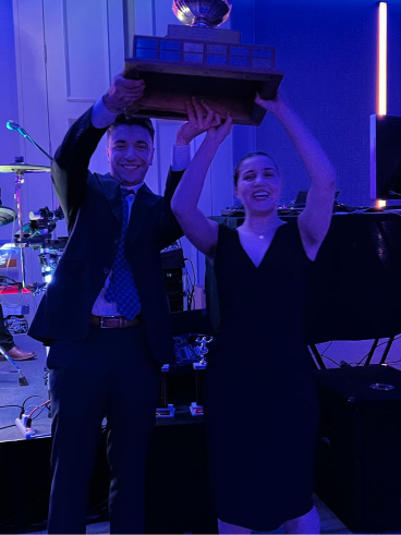 Two people holding trophee